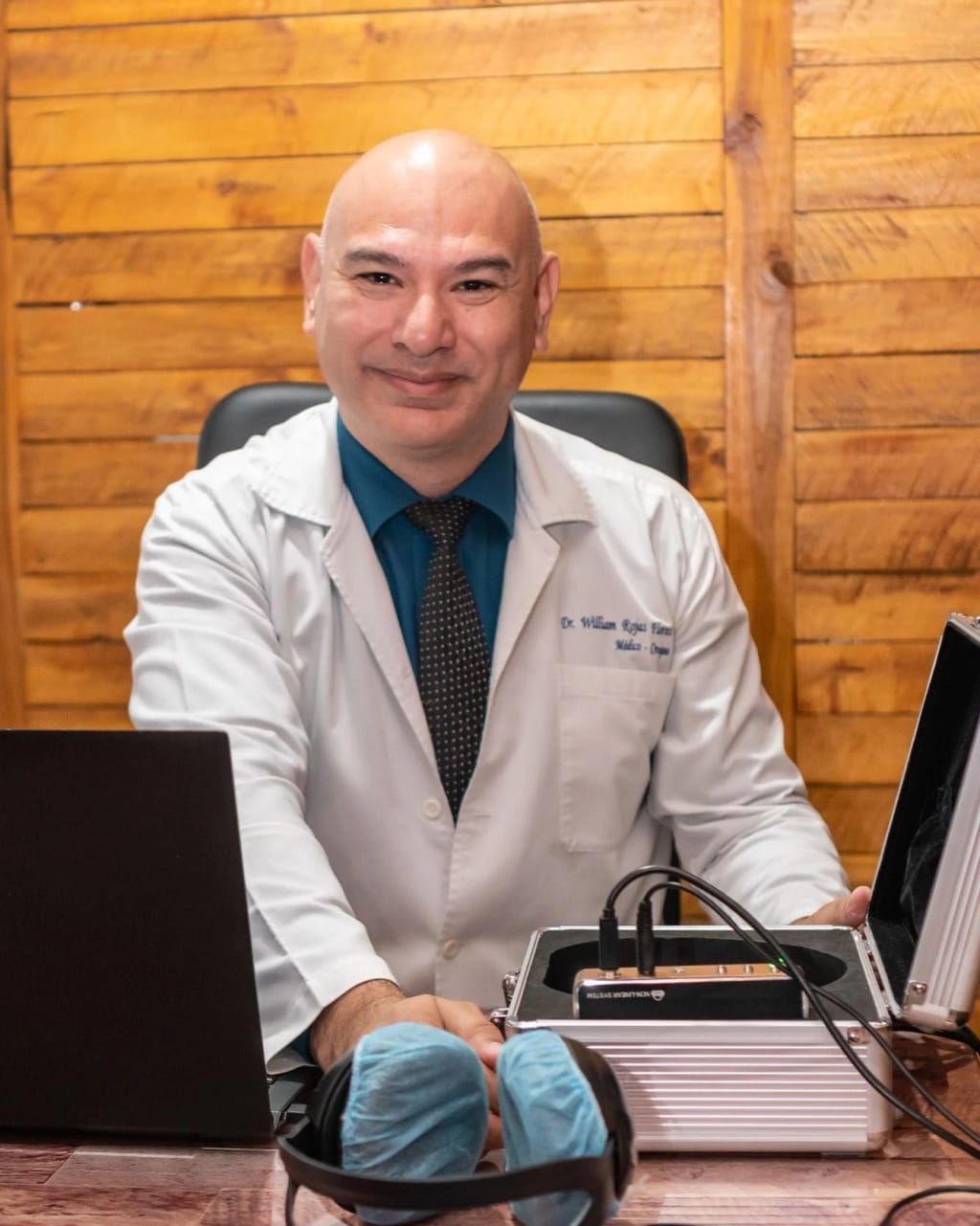 Dr. William Rojas Flores